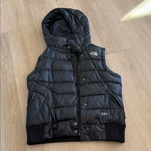 The North Face Women’s Medium Black Hooded Vest